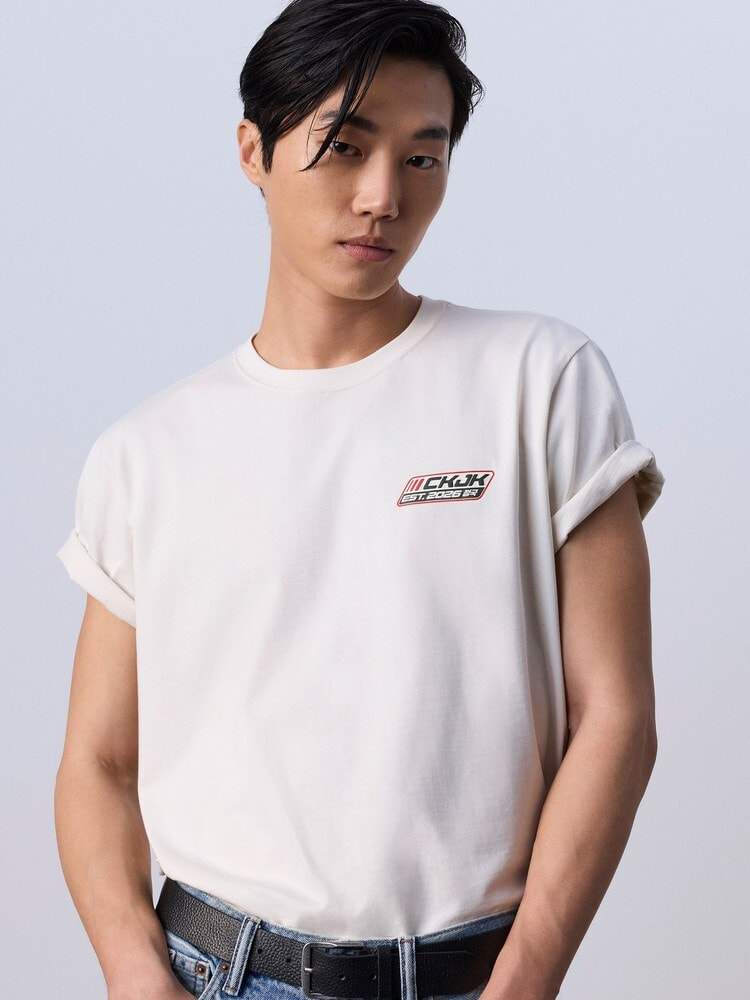 Tシャツ - ロゴバッジ リラックスTシャツ | カルバン・クライン 公式