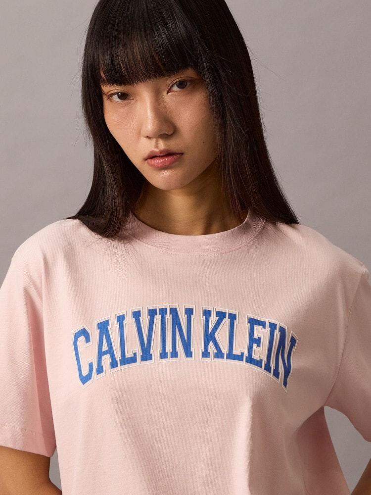 送料無料ライン対応ショップ限定キャンペーン Tシャツ - ロゴプリントクルーネックTシャツ | カルバン トップス