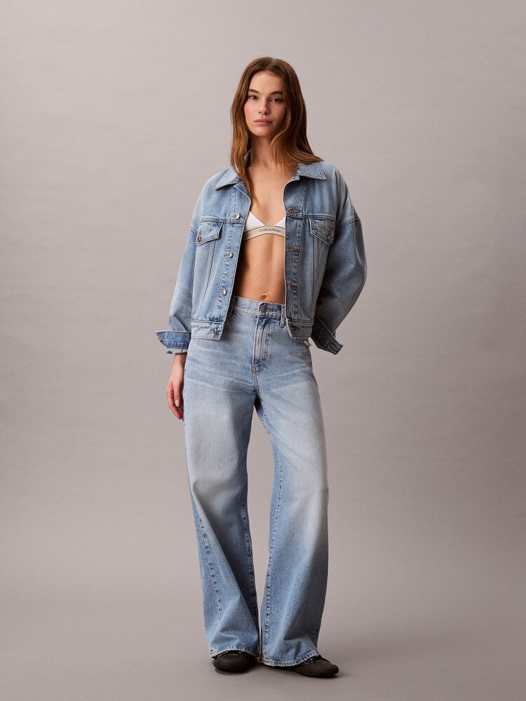 Denim on Display | アパレル | ウィメンズ | カルバン・クライン 公式
