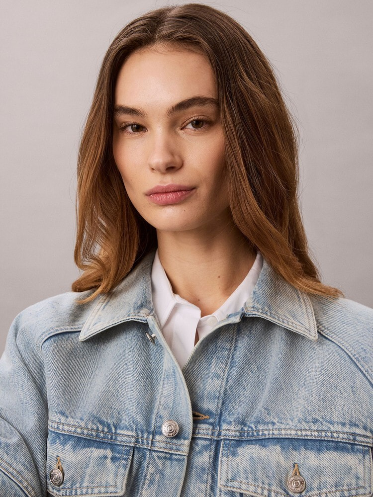Denim on Display | アパレル | ウィメンズ | カルバン・クライン 公式