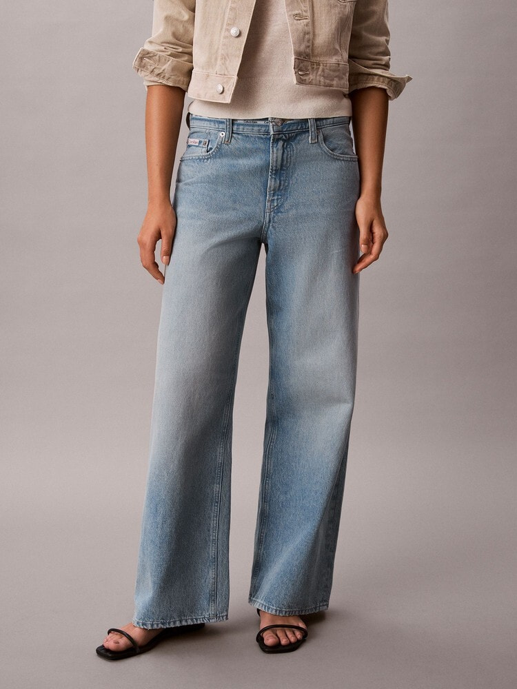 Denim on Display | アパレル | ウィメンズ | カルバン・クライン 公式