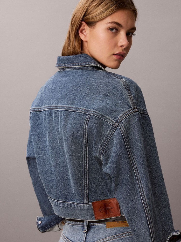 Denim on Display | アパレル | ウィメンズ | カルバン・クライン 公式