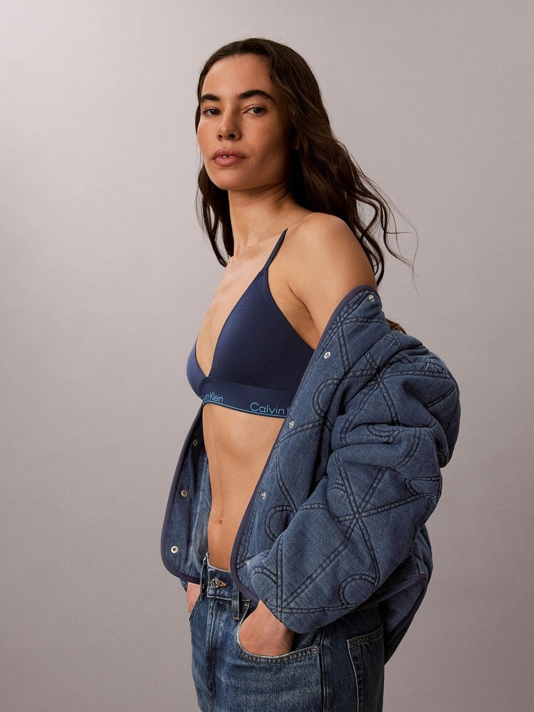 Denim on Display | アパレル | ウィメンズ | カルバン・クライン 公式 