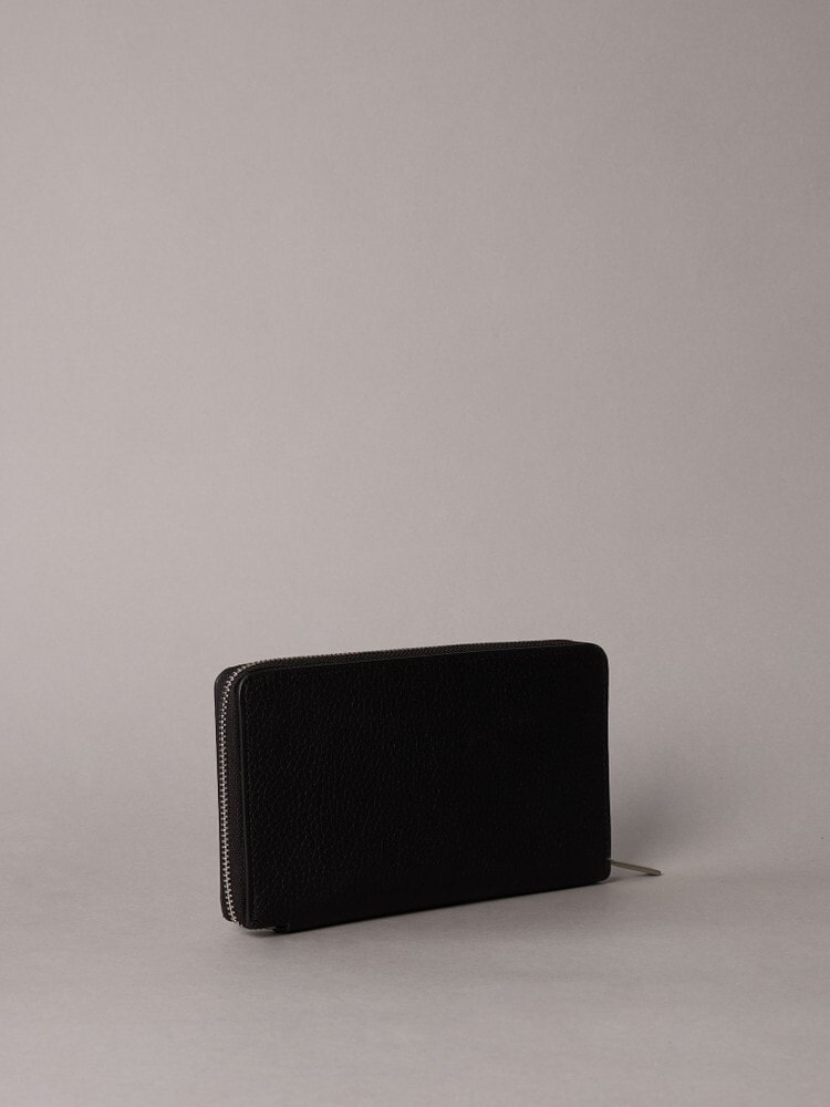 長財布 - エンボスロングジップフォールドウォレット | カルバン