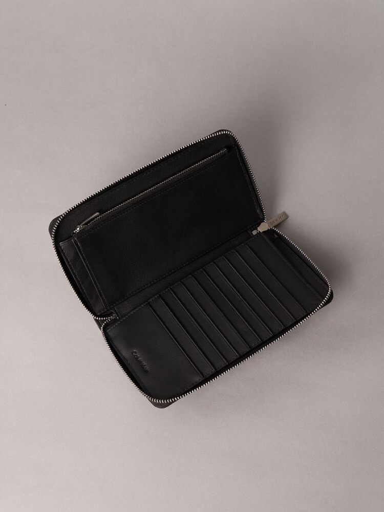 長財布 - エンボスロングジップフォールドウォレット | カルバン