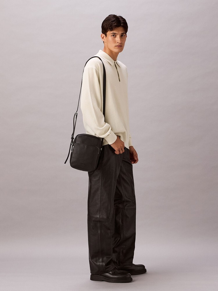   カルバンクライン　クロスボディ　レザーショルダーバック Calvin Klein ショルダーバッグ バッグ ラインミニ クロスボディ