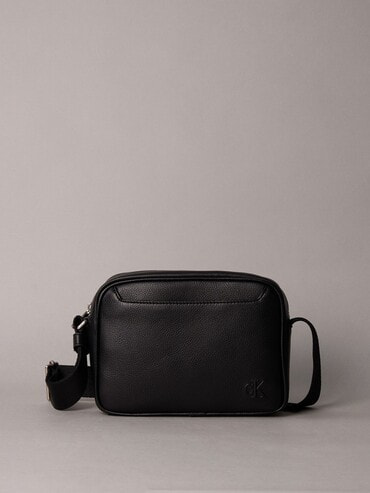 u*1様 カルバンクライン　クロスボディバッグ　レイズリポーターバッグ Calvin Klein｜(M)【公式ショップ】 カルバンクライン レイズリ
