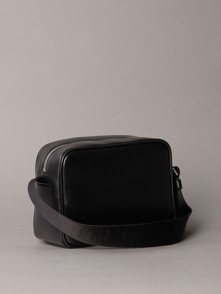 メンズ | バッグ＆バッグパック | カルバン クライン 公式オンライン