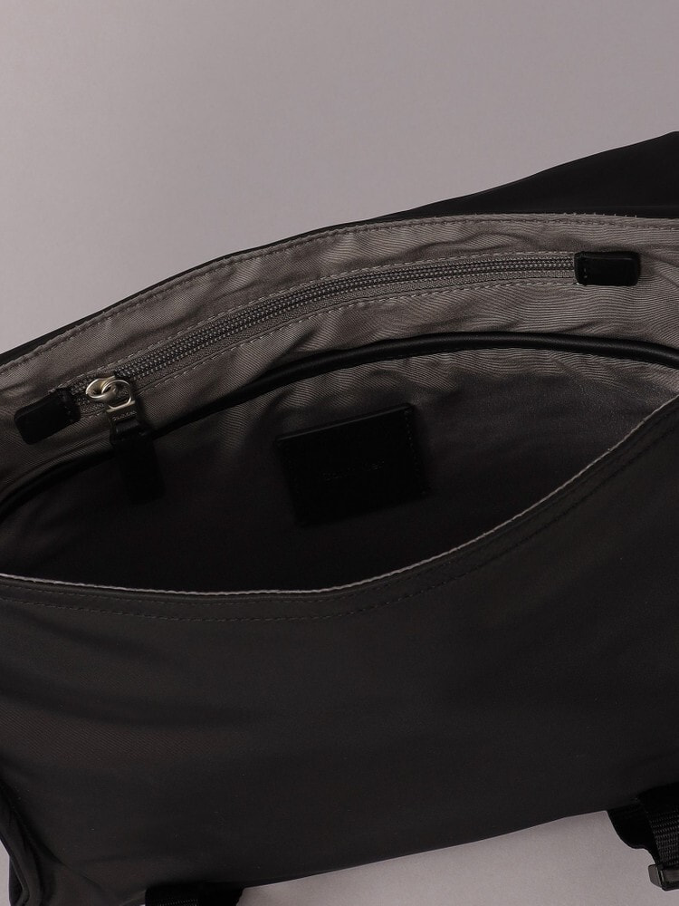 ショルダーバッグ - ラージメッセンジャーバッグ | カルバン・クライン