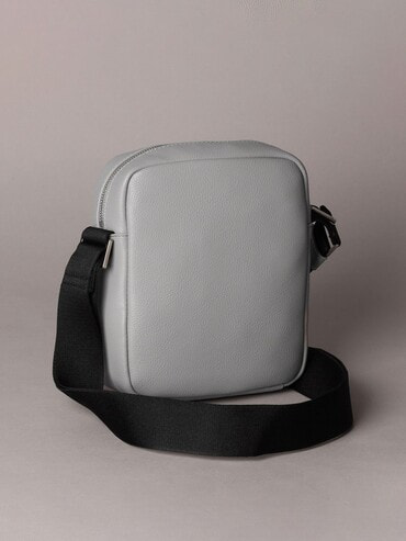 u*1様 カルバンクライン　クロスボディバッグ　レイズリポーターバッグ クロスボディバッグ - レイズリポーターバッグ | カルバン・クライン