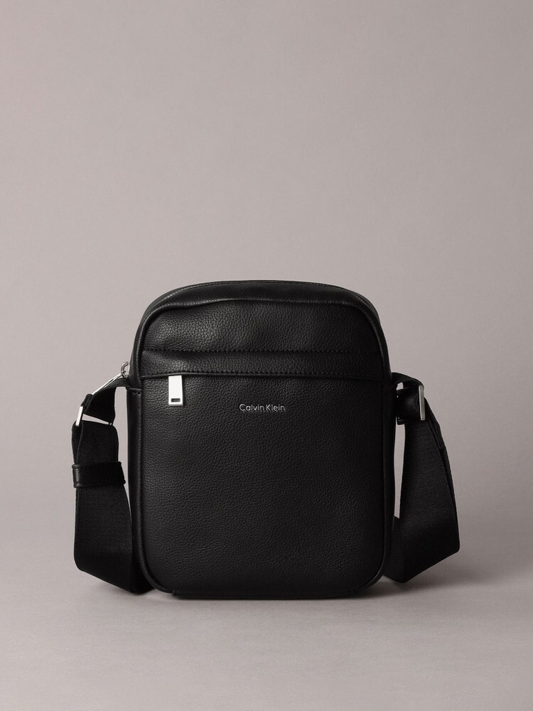 ≪翌発≫カルバンクライン クロスボディバッグ 関税込】Calvin Klein○カルバンクライン クロスボディバッグ