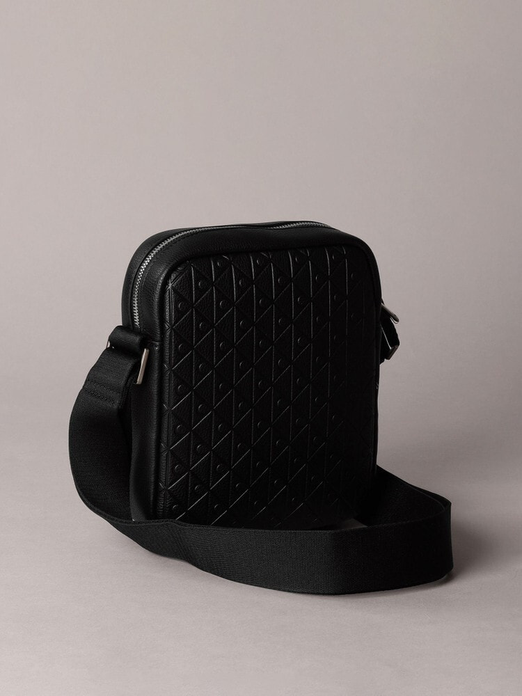 美品✨ カルバンクライン ショルダーバッグ オールレザー ロゴ型押し ブラック ck Calvin Klein カルバンクライン ショルダーバッグ メンズ