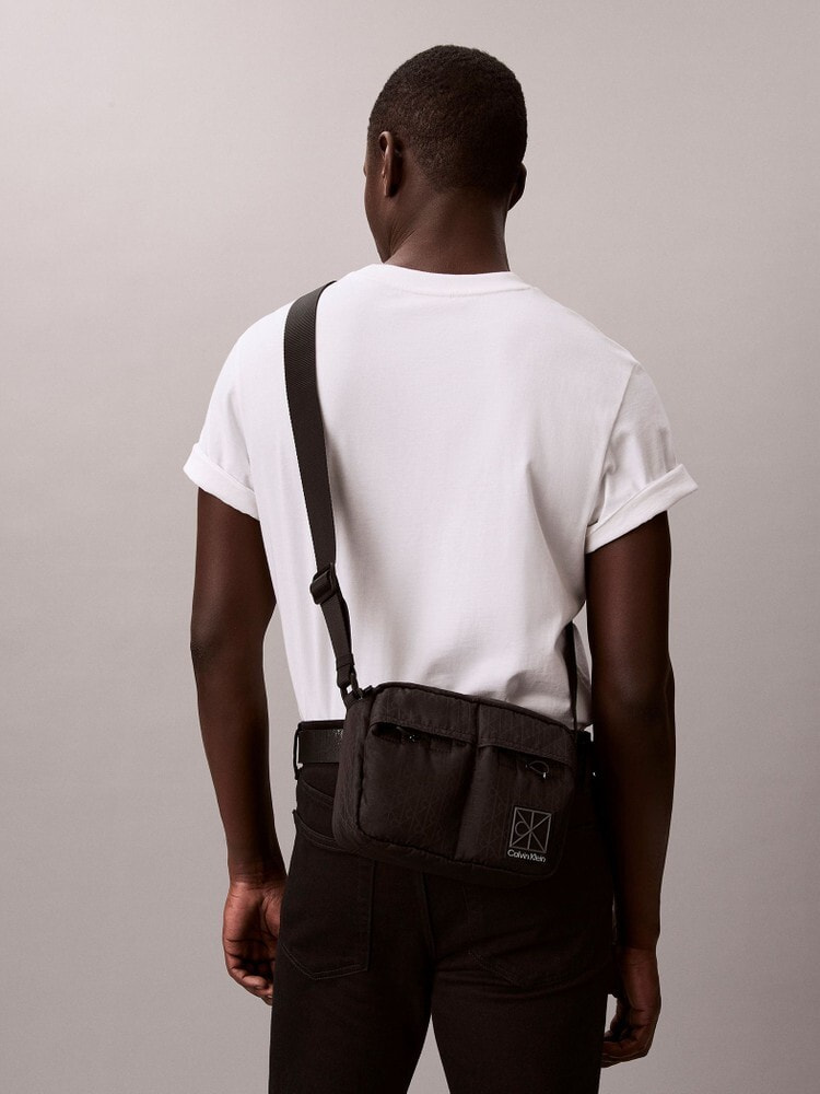 極美品✨ カルバンクライン CKロゴ 総柄 ボディバッグ ブラック 人気モデル カルバン クライン Calvin Klein CALVIN KLEIN JEANS ボディバッグ