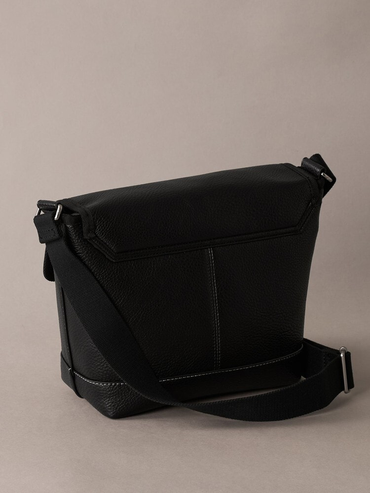 Men's Accessories | メンズ | カルバン・クライン 公式オンラインストア