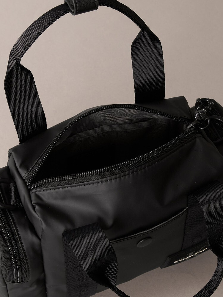 【美品】カルバンクライン レザー メッセンジャーバッグ A4 黒 ブラック Men's Accessories | メンズ | カルバン・クライン 公式オンラインストア