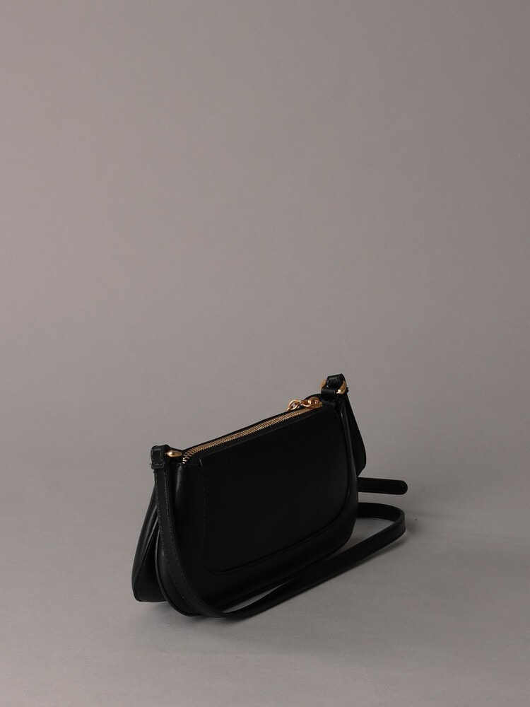 新品✨カルバンクライン CKロゴ ショルダー ハンドバック2WAYシボ調 黒 新品✨カルバンクライン CKロゴ ショルダー ハンドバック2WAYシボ調 黒