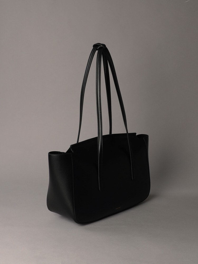 ✨未使用級極美品✨ カルバンクライン トートバッグ ナイロン 肩掛け B4 黒 ナイロン ブラック（黒）系 Calvin Klein(カルバンクライン