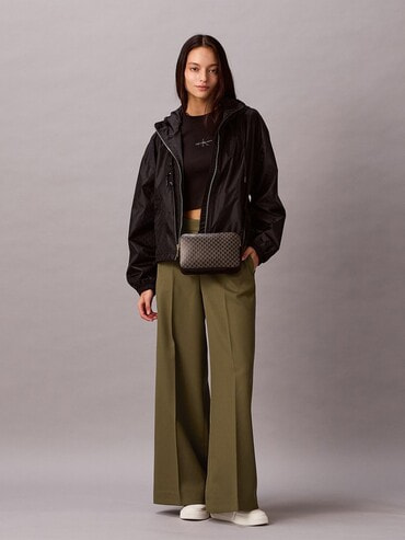 クロスボディバッグ - エンブレムカメラバッグ | カルバン