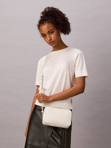 クロスボディバッグ - エンブレムカメラバッグ | カルバン