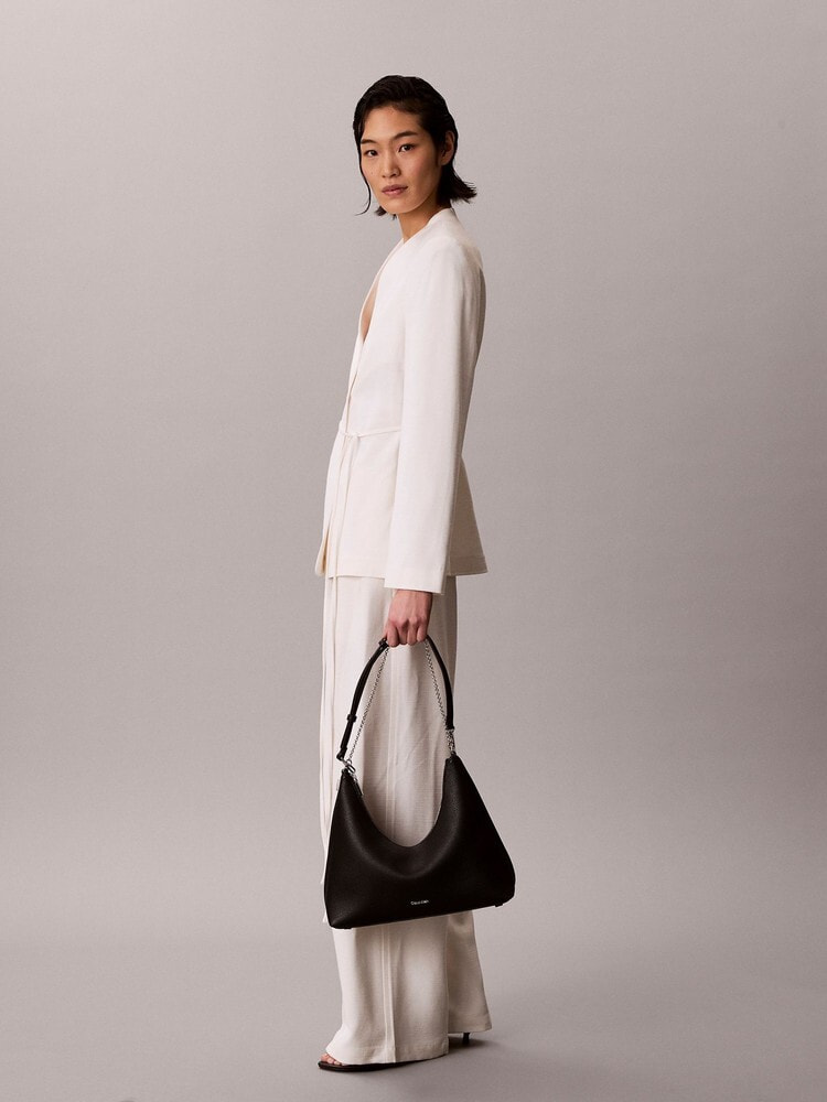 【未使用 タグ付】カルバンクライン ショルダーバッグ ロゴ フラップ エンボス Calvin Klein CKエンボス加工ロゴ レザー カメラバッグ 男女兼用
