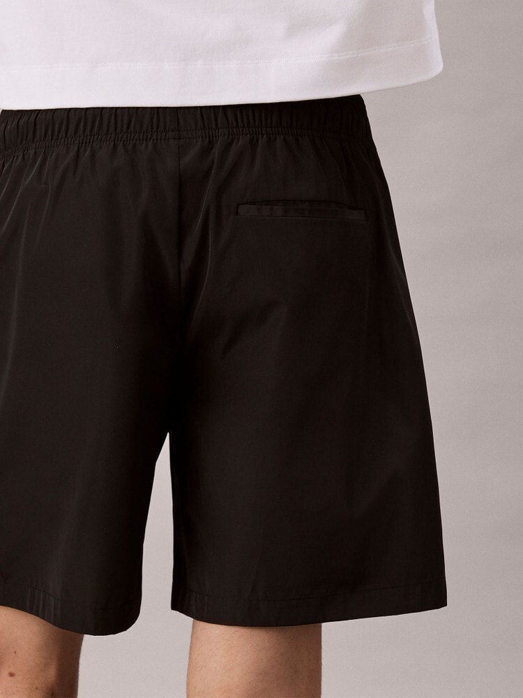 【関税込み】Juun.J ブラック ドローストリング ショートパンツ Juun.Jのブラック ドローストリング ショートパンツがセール中