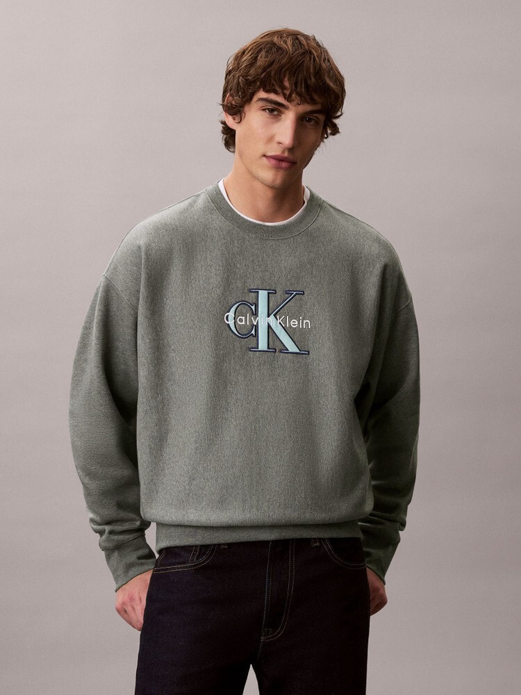 カルバンクライン グレー フォトプリント フード付きパーカー　ロウン着用 カルバンクライン グレー フォトプリント フード付きパーカー ロウン着用