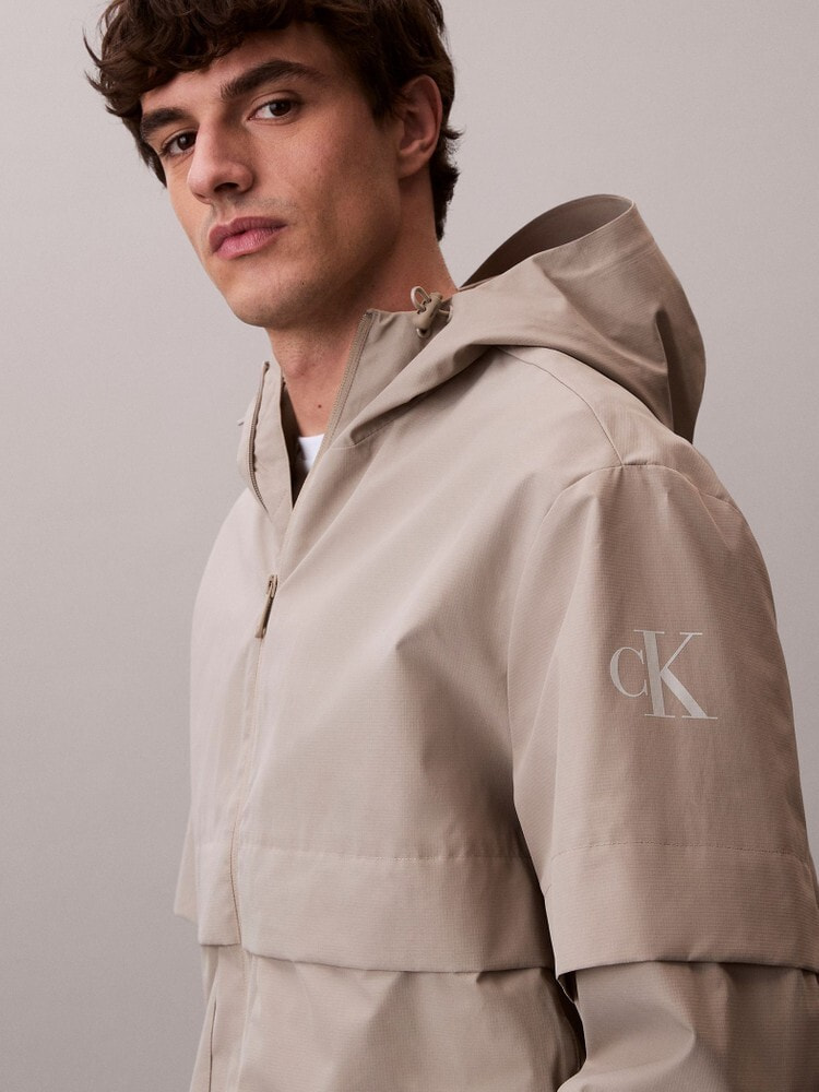   Jeans CK ロゴ ウィンドブレーカー ジャケット Calvin Klein Jeans（カルヴァンクラインジーンズ）の「CKロゴ