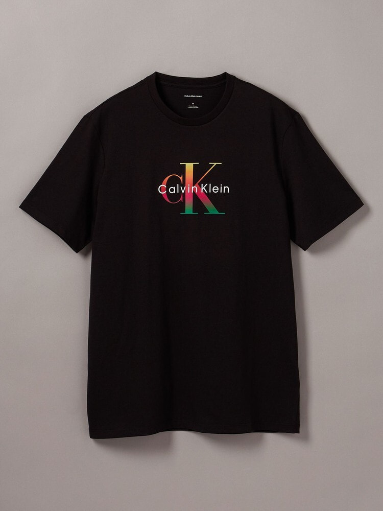 Tシャツ - Pride モノグラムグラフィックTシャツ | カルバン・クライン