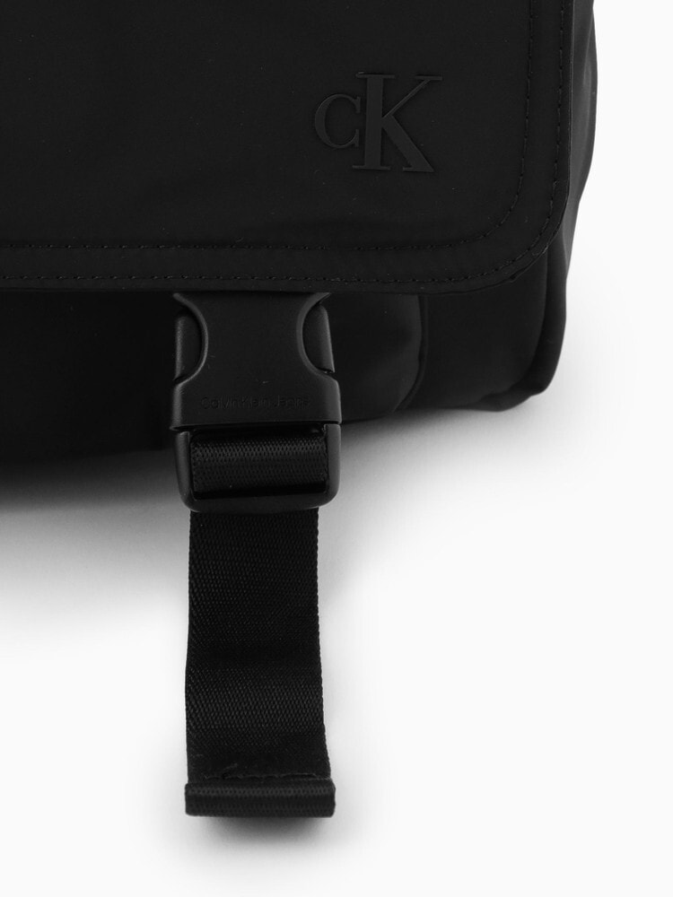 ポケットメッセンジャーバッグ | カルバン・クライン 公式オンラインストア