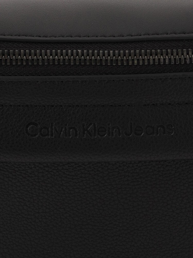 ウエストバッグ | カルバン・クライン 公式オンラインストア