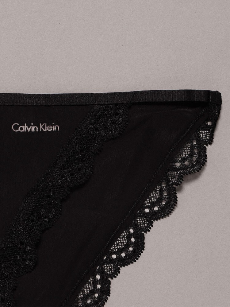 ショーツ - Sensual Lace Trim ストリングビキニショーツ