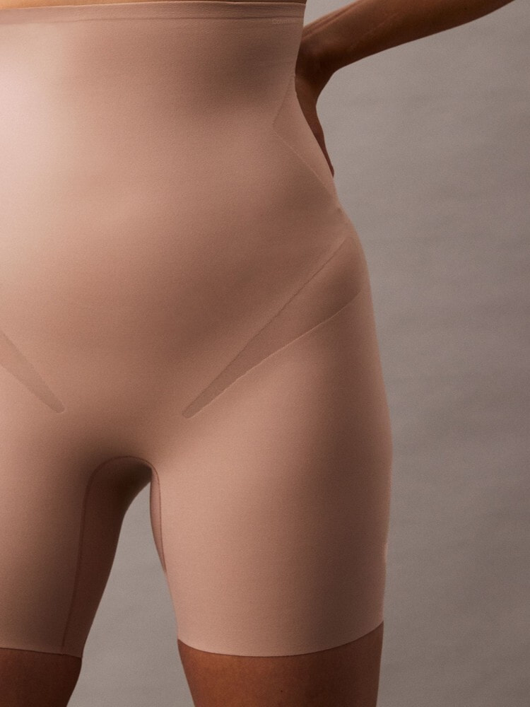 [シェイプウェア]ショーツ - Stay Put Mesh ミドルサイショーツ 22