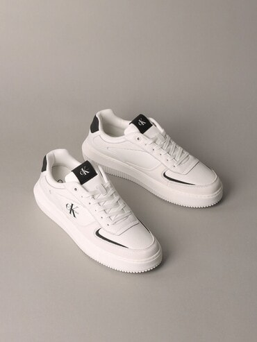 スニーカー - チャンキーカップソールローカットレザースニーカー