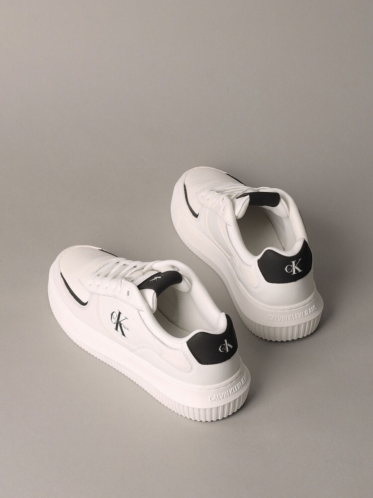 スニーカー - チャンキーカップソールローカットレザースニーカー